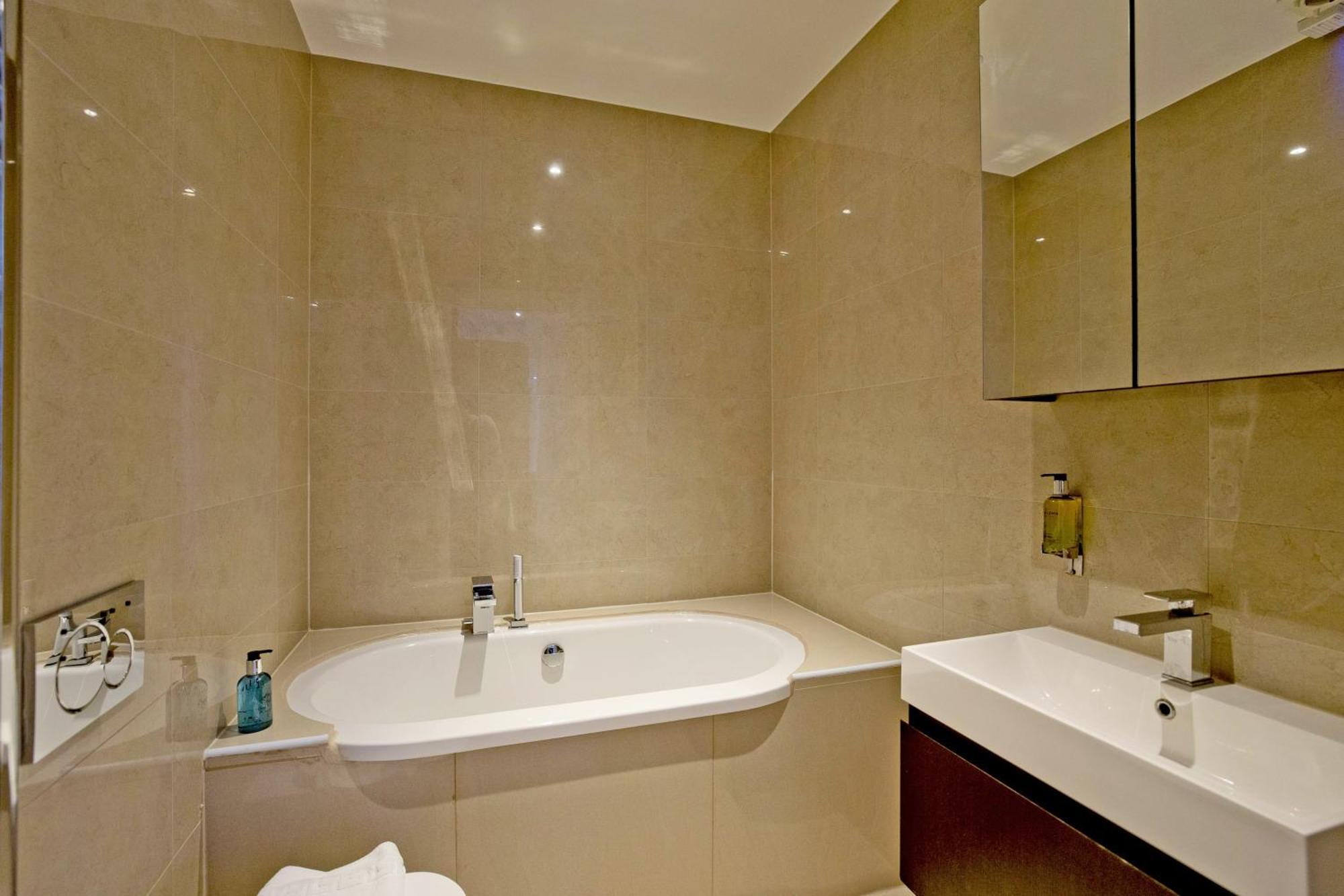Imperial Liverpool Street Apartments London Exterior photo